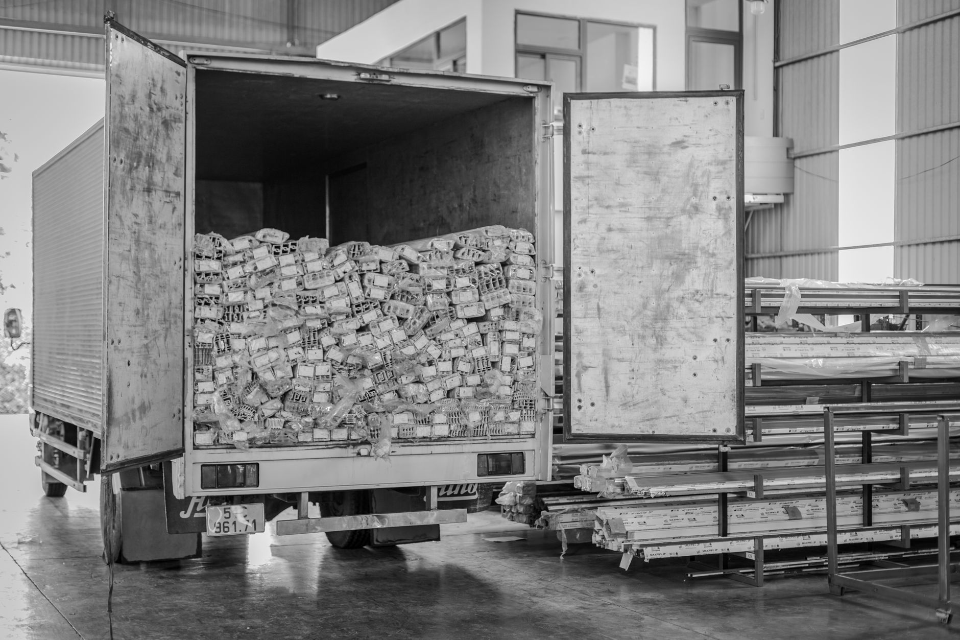 warehouse delivery of gym equipment