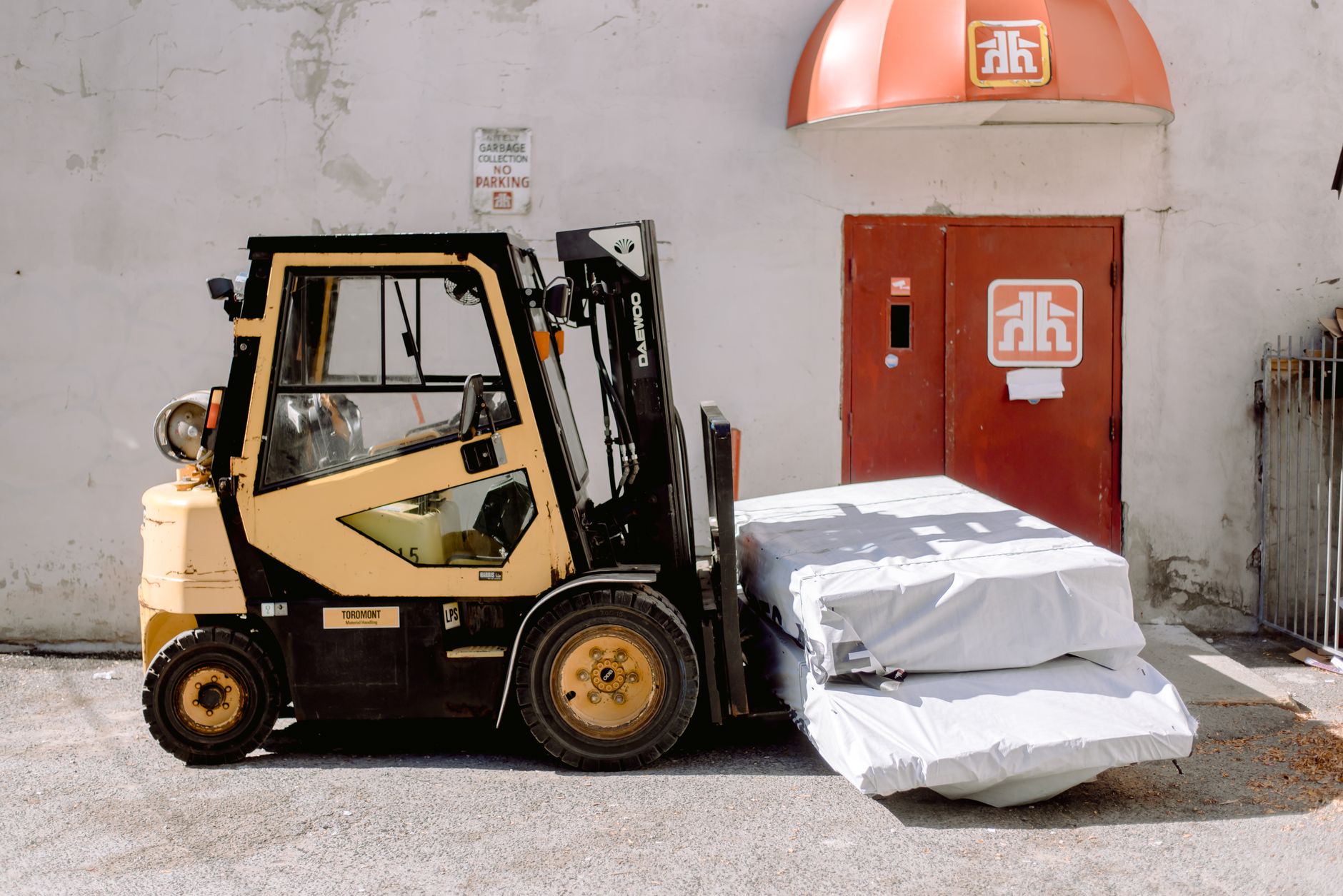 warehouse delivery of gym equipment warehouse delivery of gym equipment